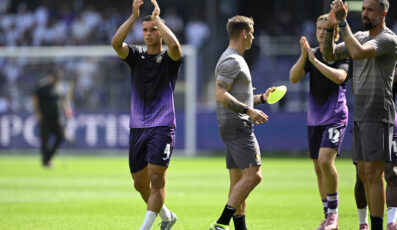 Simic neemt afscheid van de Anderlecht fans.